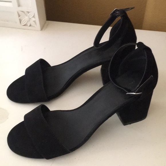 Urban Outfitters Heels - Picture 2 of 6